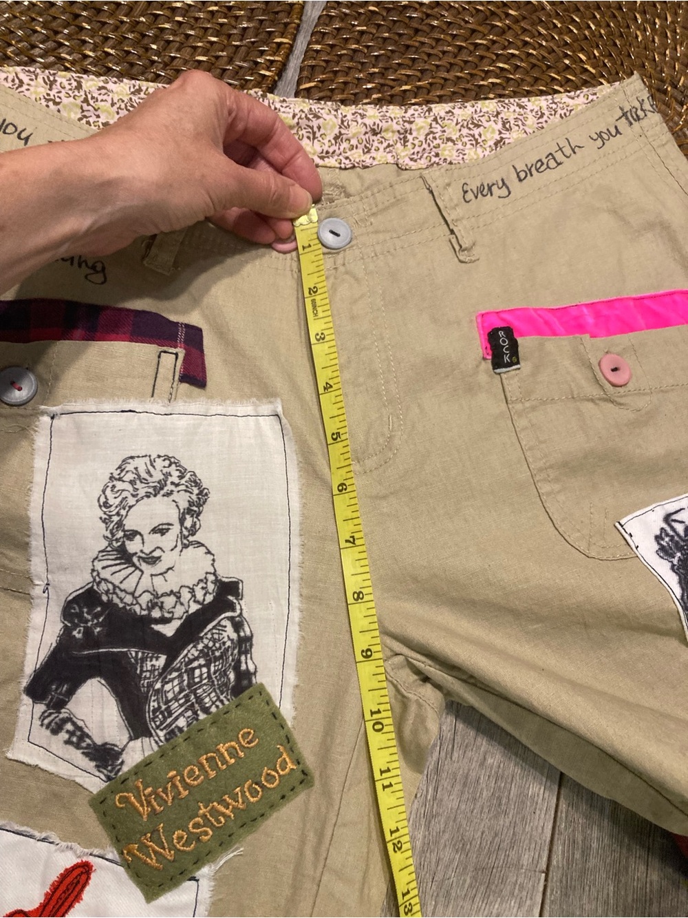 “London calling “ Pants with appliqué and patches - Picture 11 of 16